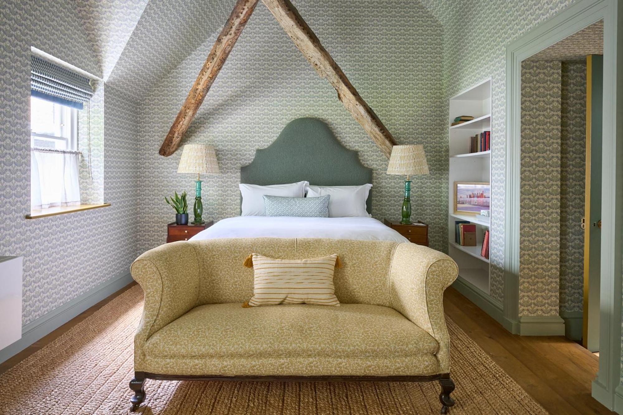 Отель The Mitre, Hampton Court