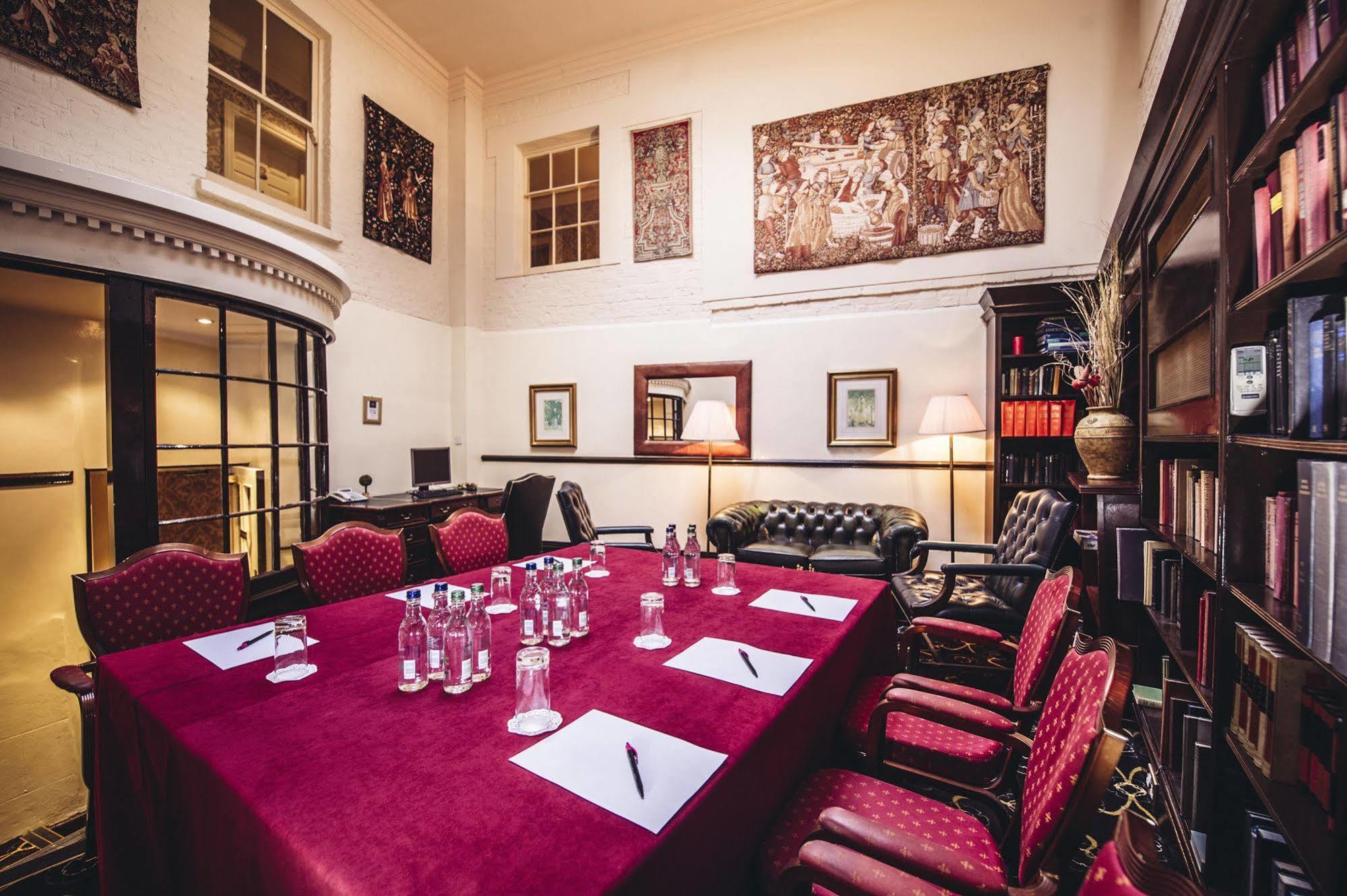 The Mitre, Hampton Court 5*